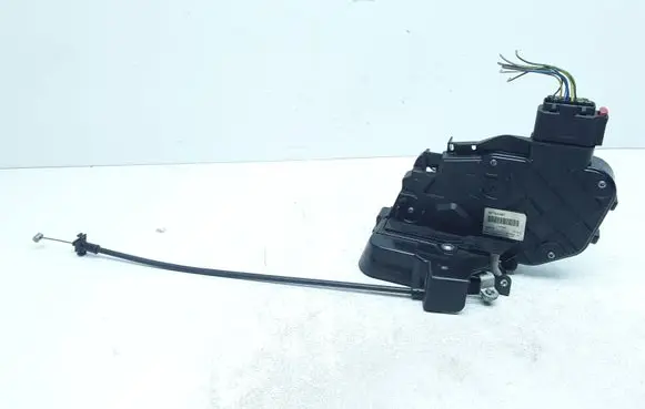 Volvo S80 Front door lock 30784487
