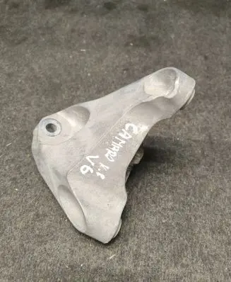 Chevrolet Camaro Engine mounting bracket X01915A A380
