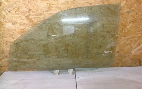 Nissan X-Trail T30 Front door window glass four-door 43R00018