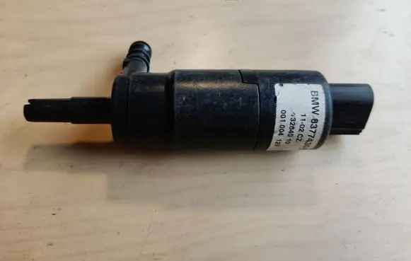 BMW 3 E46 Headlight washer pump 837743001