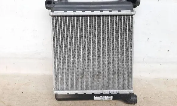 BMW 1 F40 Coolant radiator 7634565 17117634565