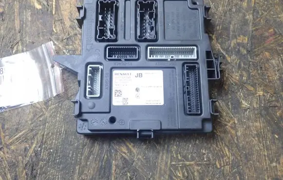 Renault Clio V Other control units/modules 284B15713R