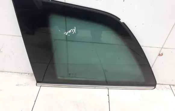 Opel Zafira B Rear side window AS3