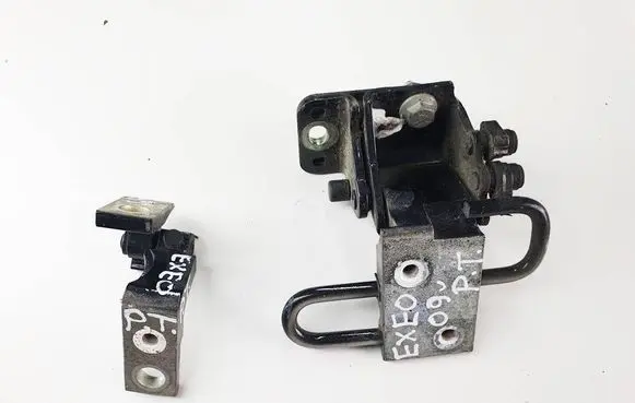Rear door hinge set