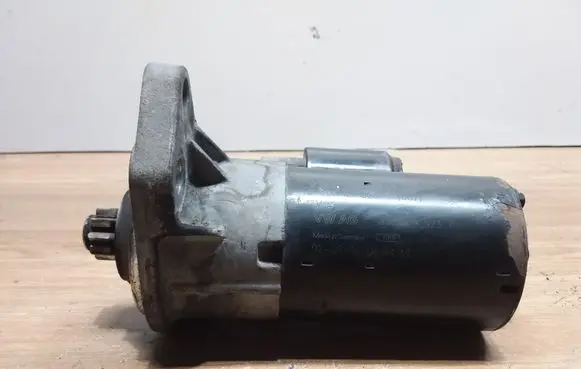 Volkswagen Golf IV Starter motor 020911023F