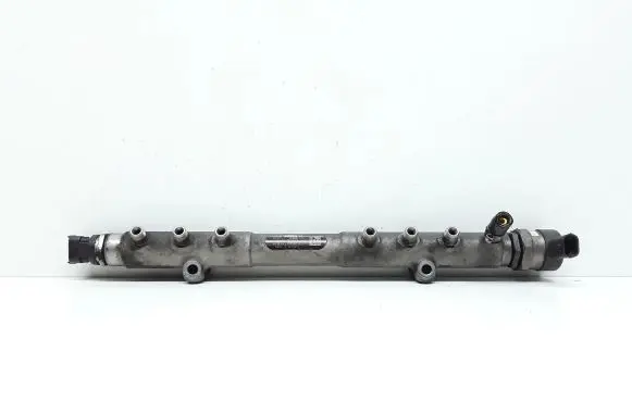 Volvo V70 Fuel main line pipe 30777576 31259011 0445215023