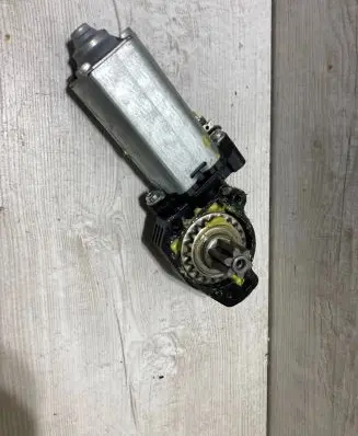 Mercedes-Benz CLS C218 X218 Seat adjustment motor P1-08484-01 405.207