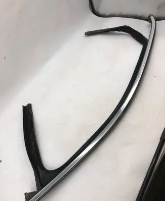 Mercedes-Benz GLC C254 Rubber seal front door window/glass 
