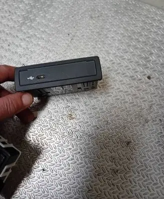 Mercedes-Benz A W177 USB socket connector A2478203902 0079382
