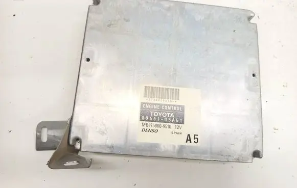 Toyota Avensis T250 Engine control unit/module 8966105A51