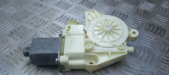 Mercedes-Benz C AMG W204 Front door window regulator motor A2048200542