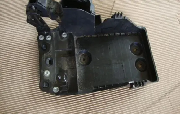 Mazda 3 II Battery tray 