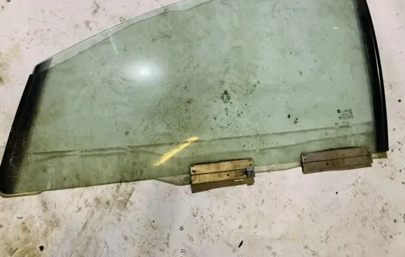 Opel Omega B1 Front door window glass four-door