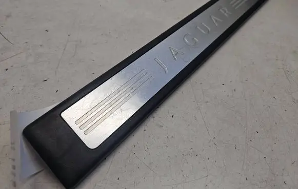 Jaguar XF X250 Front sill trim cover 8X2313201AF