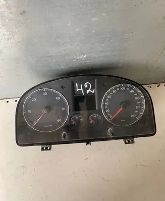 Volkswagen Caddy Speedometer (instrument cluster) 1T0920864A V00020