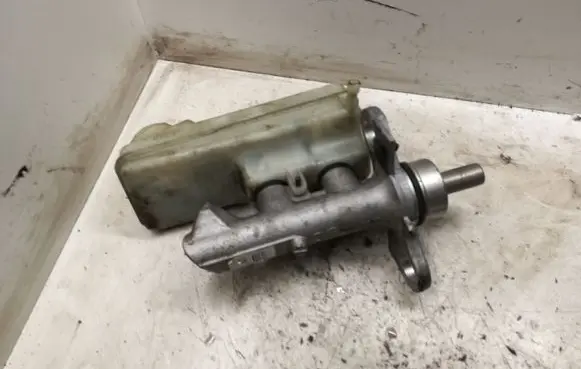 Renault Megane II Master brake cylinder 320671112