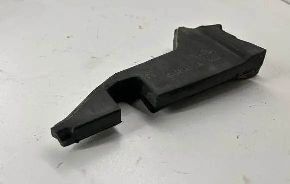 Jeep Compass Fender foam support/seal 68242142AA