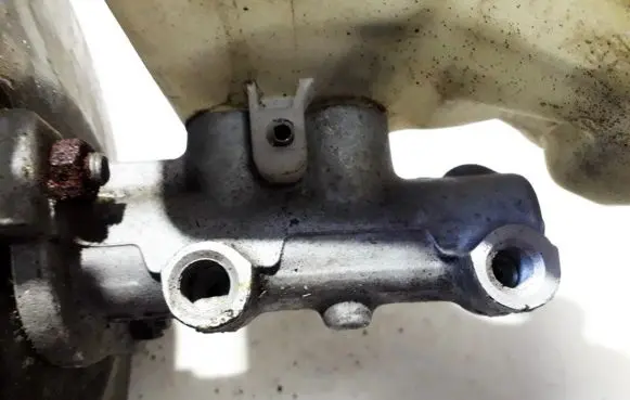 Citroen Berlingo Master brake cylinder 21028799