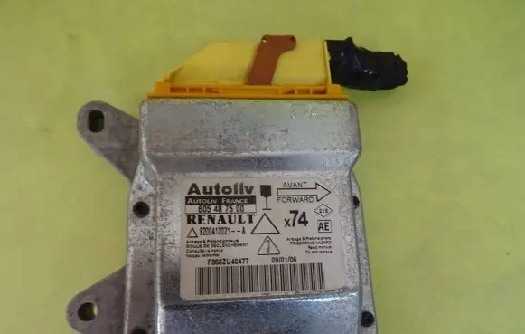 Renault Laguna II Airbag control unit/module 605487500 8200412021A