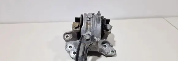 Citroen C6 Engine mount bracket