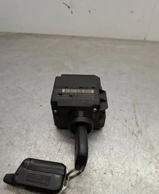 Mercedes-Benz C W203 Ignition lock 33002105 33002106 2035450508