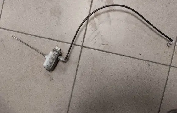 Audi A4 S4 B5 8D Central locking vacuum pump 8D0862153