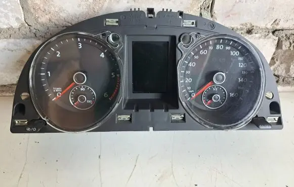 Volkswagen PASSAT B7 Speedometer (instrument cluster) 3AA920970J A2C35688500