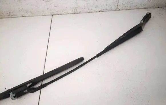 Volkswagen PASSAT B6 Front wiper blade arm 3C1955410B