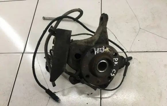 Citroen C5 Front wheel hub spindle knuckle
