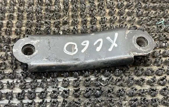 Engine mounting bracket