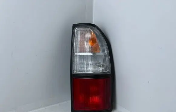 Toyota Land Cruiser (HDJ90) Rear/tail lights