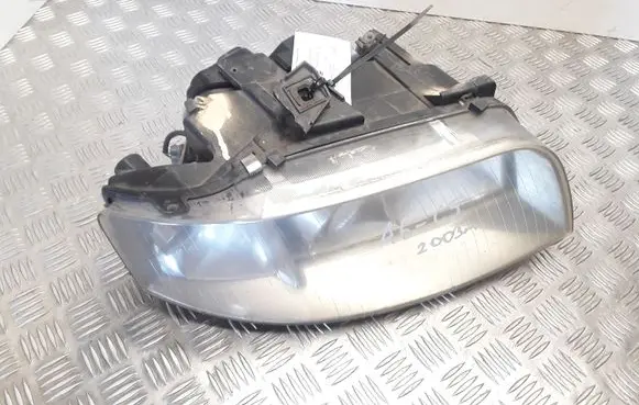 Audi A6 S6 C5 4B Headlight/headlamp 15592400