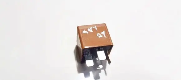 Jaguar XJ X350 Other relay lja6703aa v23136-b1-x21