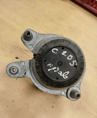Mercedes-Benz C W205 Engine mount bracket A2052406717