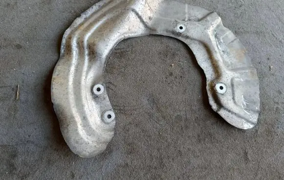 BMW 1 F20 F21 Rear brake disc plate dust cover 6792237