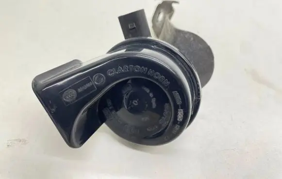 Skoda Octavia Mk2 (1Z) Horn signal E9703881157 001157
