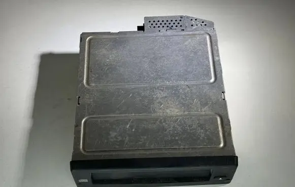 BMW 5 E60 E61 CD/DVD changer 9131850