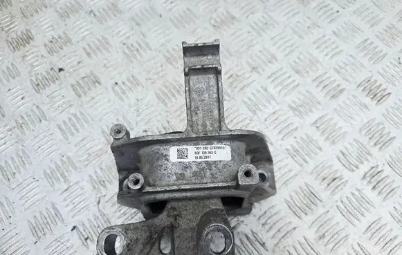 Engine mount bracket