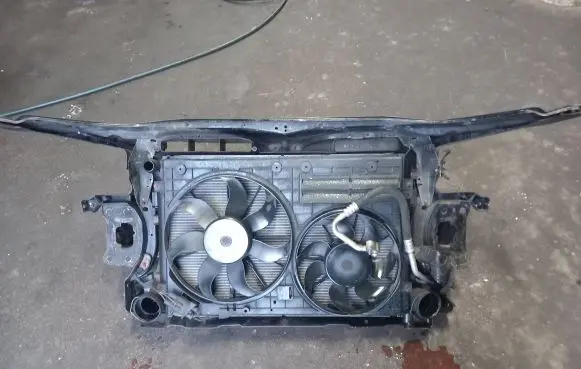 Volkswagen PASSAT CC Radiator support slam panel