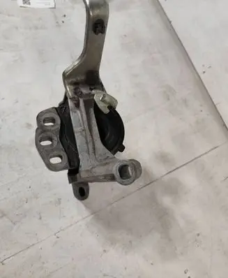 Engine mount bracket