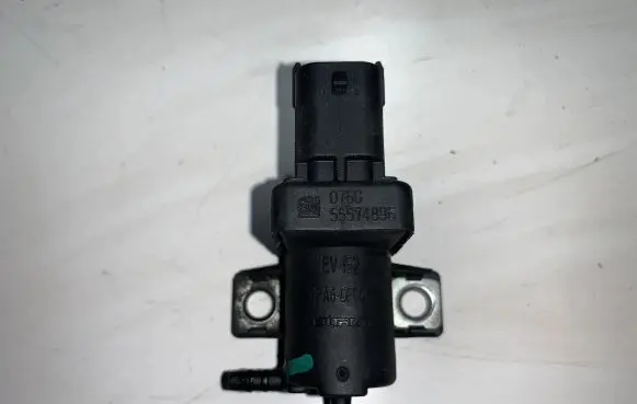 Opel Insignia A Turbo solenoid valve 55574896 076G