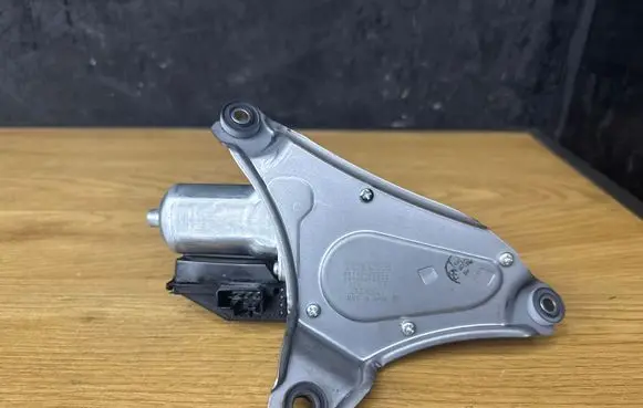 Toyota Auris 150 Rear window wiper motor 8513002030