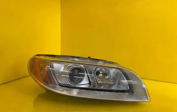 Volvo XC70 Headlight/headlamp 31383541