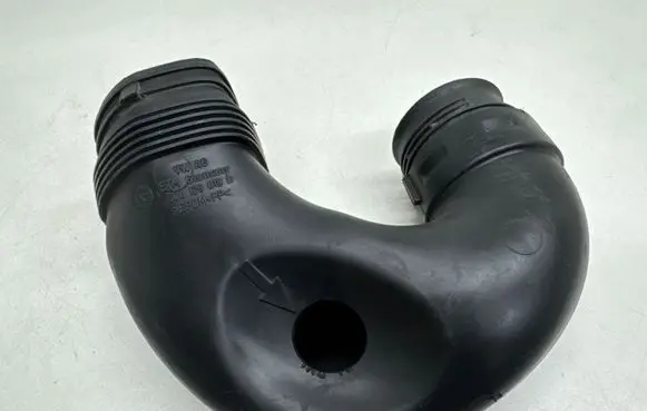 Volkswagen PASSAT B7 Air intake duct part 3C0129618D