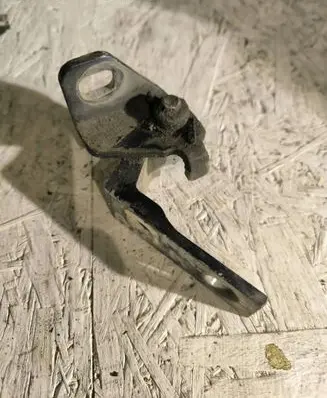Ford Mondeo MK IV Front door lower hinge U22811