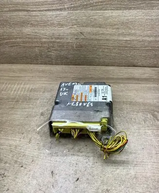 Toyota Avensis T270 Airbag control unit/module 8917005390 233112102