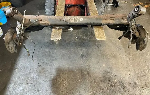 Nissan Leaf II (ZE1) Rear axle beam 
