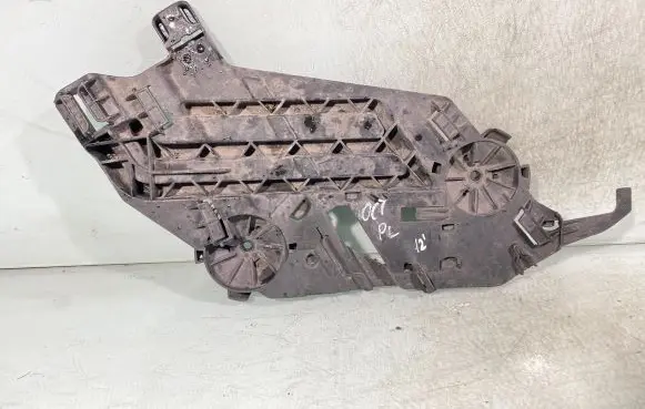Skoda Octavia Mk2 (1Z) Headlight/headlamp mounting bracket 17035202