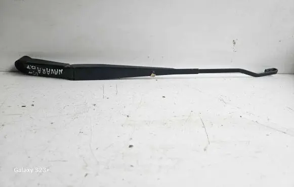 Nissan Navara D40 Front wiper blade arm 39569LHD