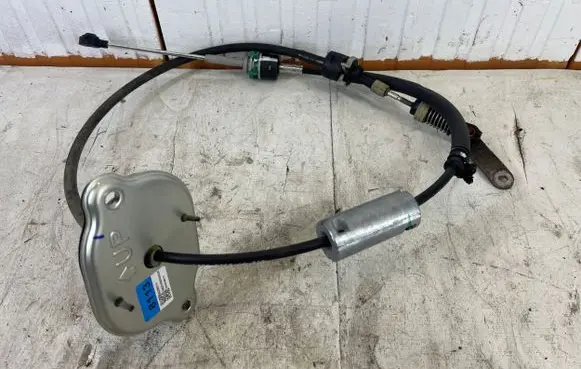 Opel Insignia B Gear shift cable linkage 84308113